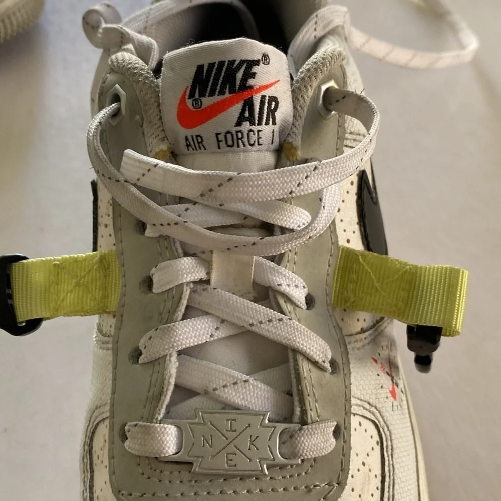 NIKE Air Force 1 Low LV8 DC2532-100 Sneakers Size 4Y